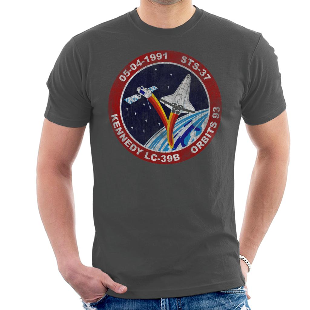 NASA STS 37 Atlantis Mission Badge Distressed Men's T-Shirt product image 4