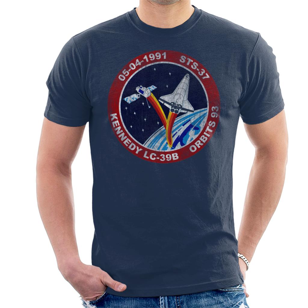 NASA STS 37 Atlantis Mission Badge Distressed Men's T-Shirt product image 6