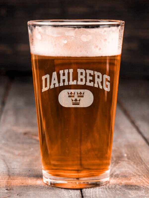 Swedish Varsity : Pint Glasses - Engraved