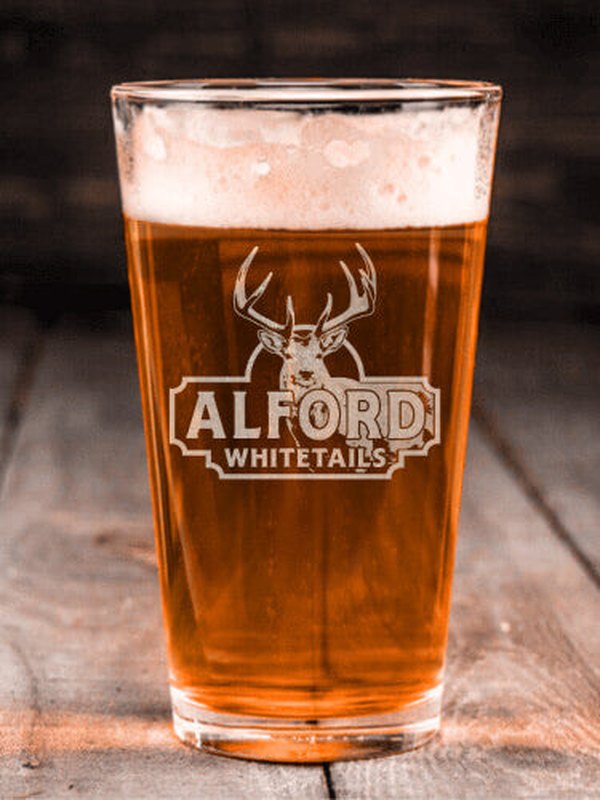 Whitetails : Pint Glasses - Engraved